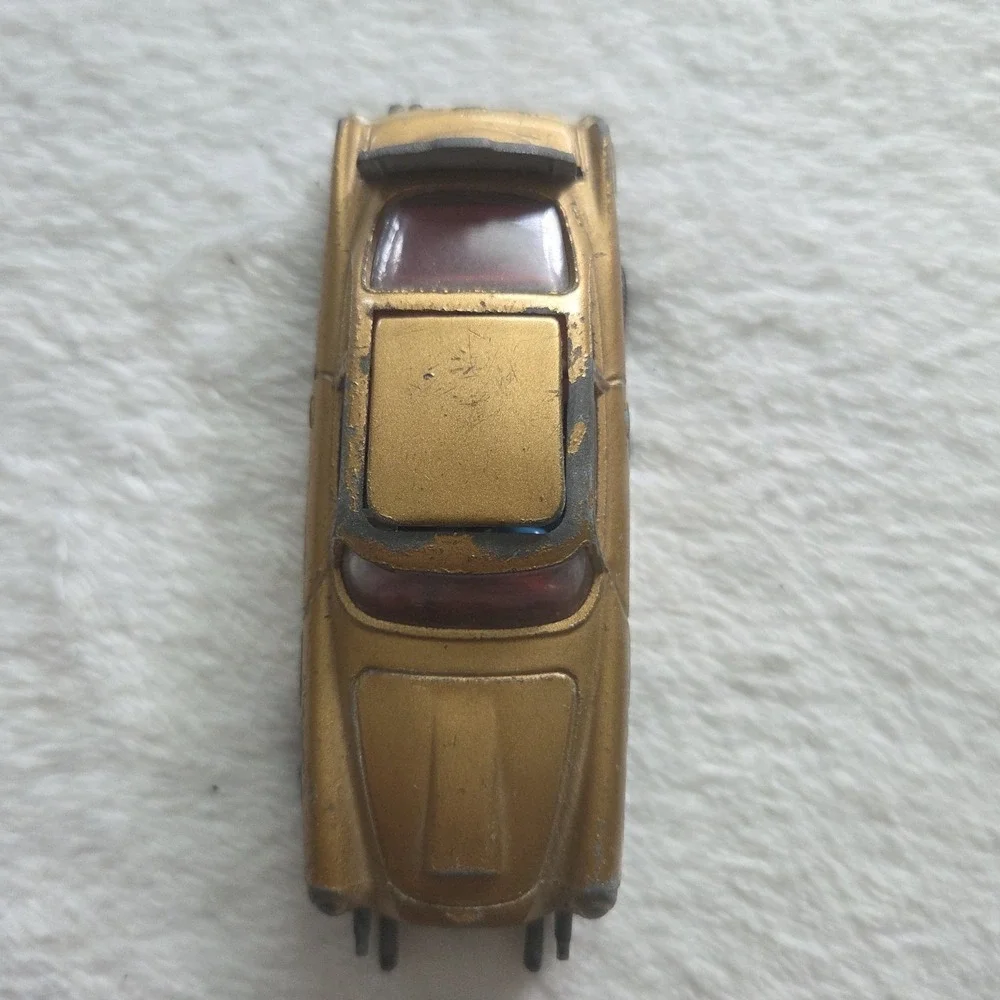 Vintage Corgi No. 261, James Bond 007 Aston Martin Figures Works Die Cast